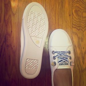 Super comfy white leather sneakers for sale!